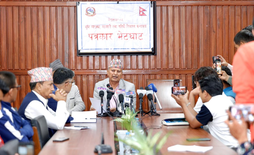 जग्गा प्रकरणसम्बन्धी अडियो रेकर्डमाथि छानबिन होस्, दोषी देखिए जस्तोसुकै सजाय भोग्न तयार छुः मन्त्री अधिकारी