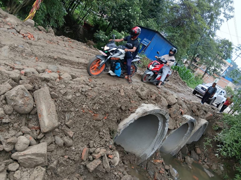 ह्युमपाइप राखेर अवरुद्ध नाला–भक्तपुर सडकखण्ड खुलाइयो