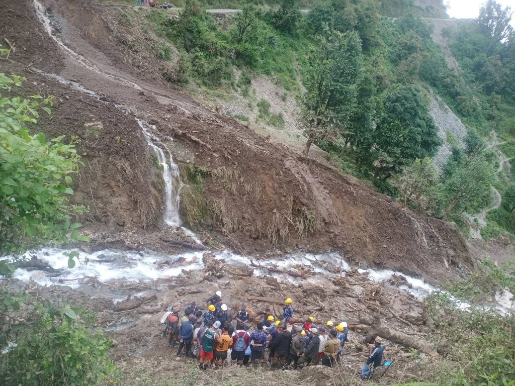 म्याग्दी पहिरोमा बाबु-छोराकै मृत्यु, बेपत्ता बालकको शव फेला