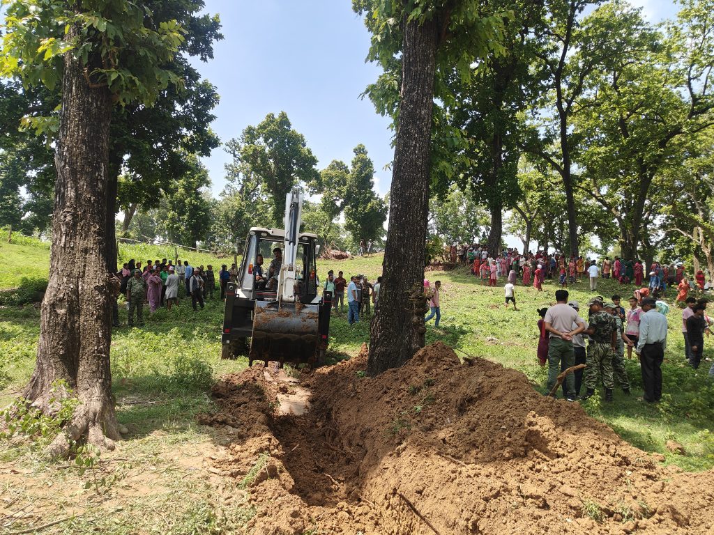 अतिक्रमित वन क्षेत्र खाली गराई वृक्षरोपण