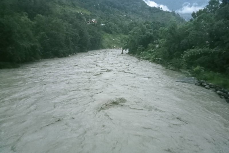 बाँसबोटको भिरबाट खसेको पहिरोले म्याग्दी नदी थुनियो : तटीय क्षेत्रका बस्तीहरुमा सतर्कता अपनाउन आग्रह