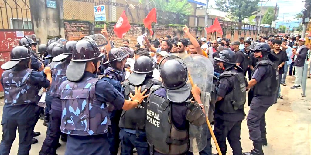 शिक्षा विधेयककाे माग गर्दै निषेधित क्षेत्रमा प्रदर्शन गर्ने नेविसंघका १० कार्यकर्ता पक्राउ