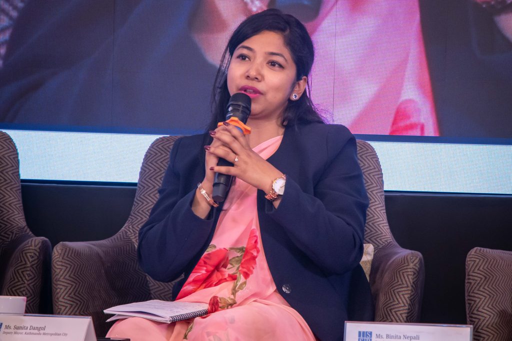 आज उपप्रमुख सुनिता डंगालेले बजेट प्रस्तुत गर्दै, बजेटको आकार २५ अर्व ११ करोड जतिको हुने