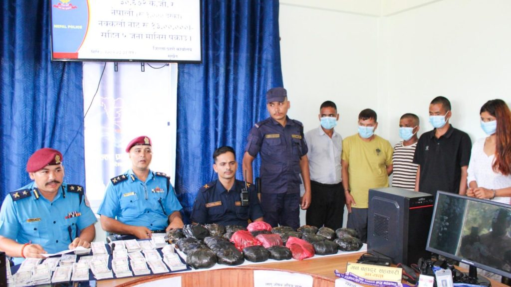 कोहलपुरमा १९ किलो अफिम र नक्कली नोटसहित जनगर्जन नेटवर्क प्रालिका अध्यक्ष पक्राउ
