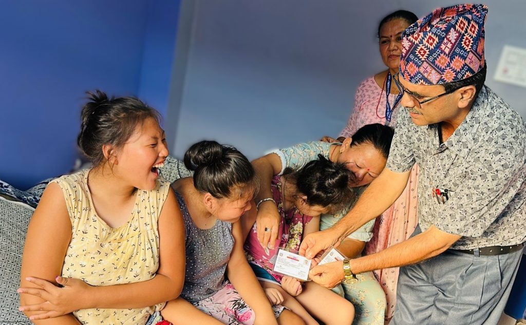 तिम्ल्याहाले घरमै पाए नागरिकता