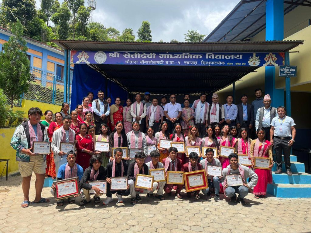 सेतीदेवी माविका पूर्व विद्यार्थीहरूद्वारा कक्षा १२मा नगर दाेस्राे भएका सहित २९ विद्यार्थीलाई सम्मान
