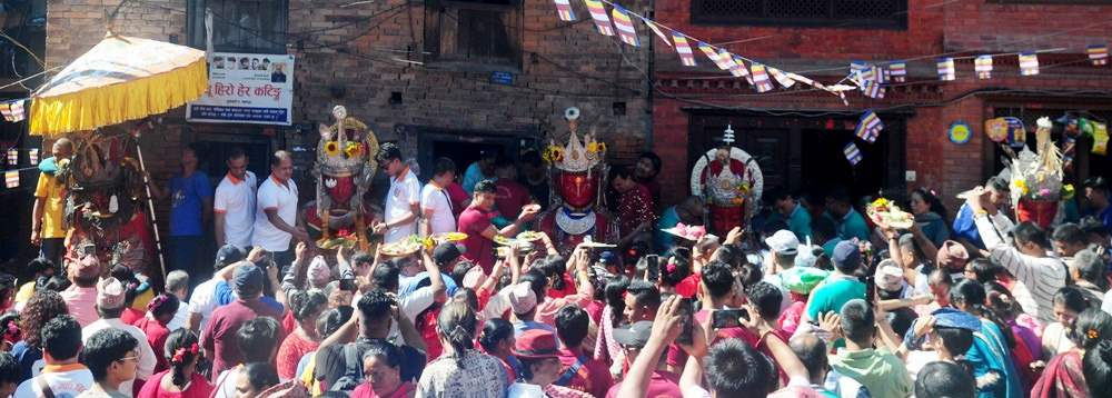 बौद्धमार्गीहरुले मनाए पञ्चदान पर्व