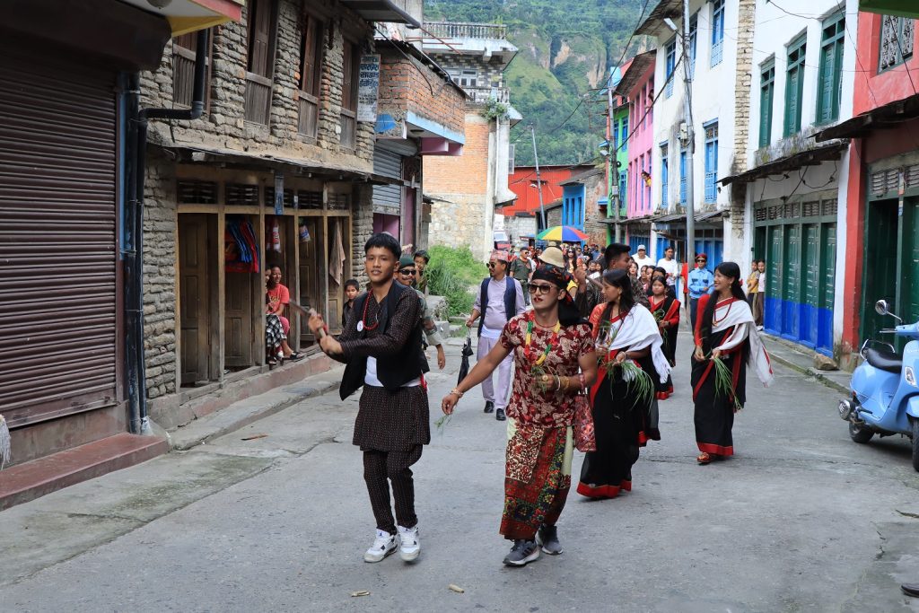 बेनीमा मौलिक परम्परागत रोपाइँ नाच प्रदर्शन