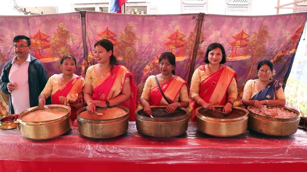 आज बौद्धहरुको दान दिने र ग्रहण गर्ने “पञ्चदान” पर्व भव्यताका साथ मनाईदैं ।
