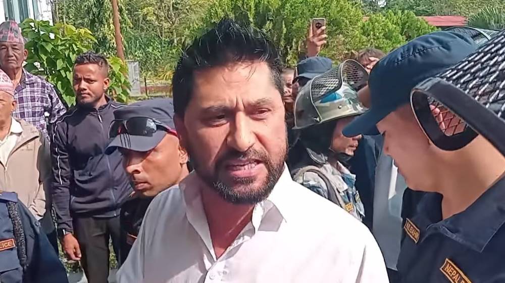 अदालतको आदेशबिनै हचुवाका भरमा आन्दाेलनकारीसंग निस्किएका रवि लामिछाने फर्किए कारागार