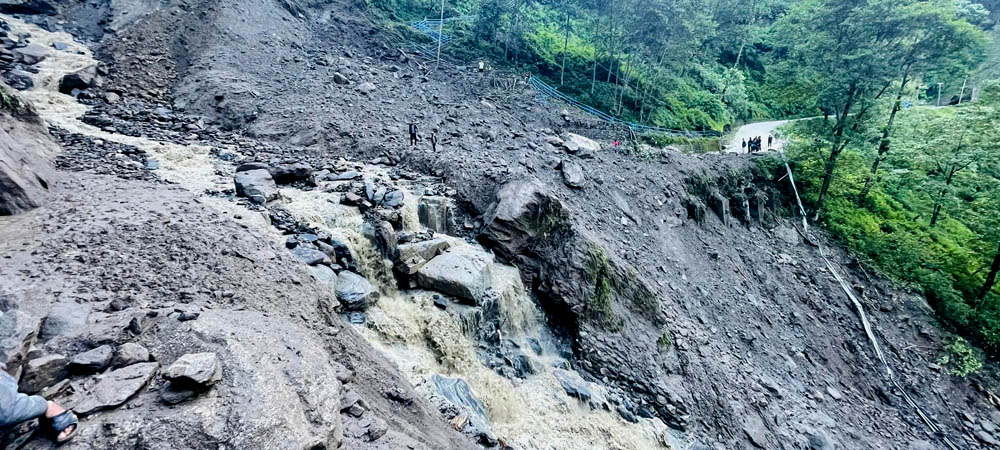 तातोपानी नाका ६ दिनदेखि ठप्प: ५०० कन्टेनर चीनमै अड्किए, चाडपर्वमा आपूर्ति र राजस्वमा गम्भीर असर