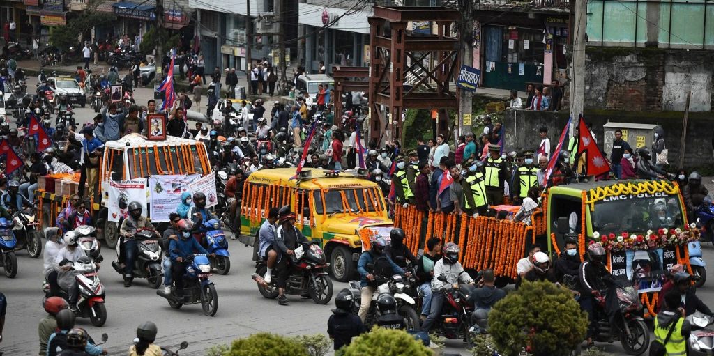 जेनजी आन्दोलनका क्रममा ज्यान गुमाएकाहरूकाे शवयात्रासहित अन्त्येष्टि गरिंदै