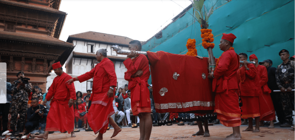 हनुमानढोकाको दसैँ घरमा हर्षोल्लासका साथ भित्र्याइयो फूलपाती