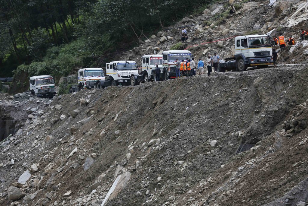 कोदारी राजमार्ग खुलेसँगै तातोपानी भन्सार नाकाबाट सामान आयात सुरु