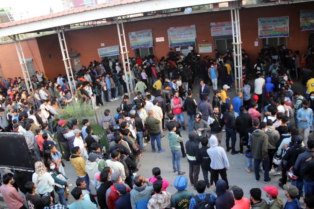 ३ दिनमा १ लाख ३८ हजारले छाडे काठमाडौं