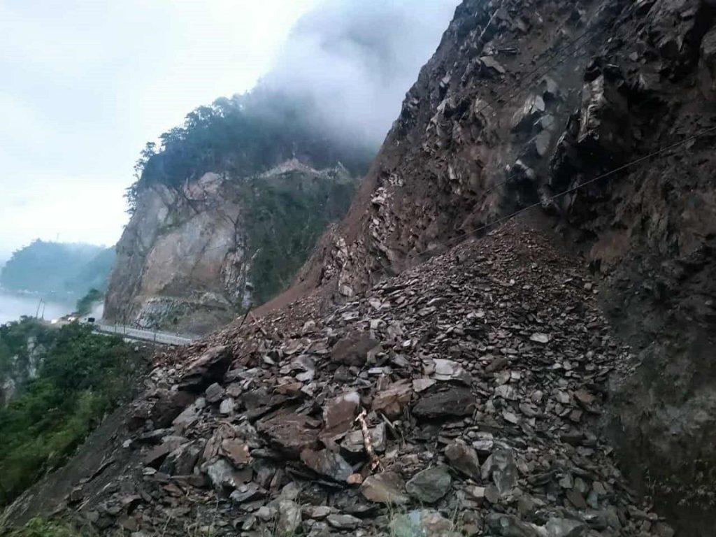 मुग्लिन-नारायणगढ सडकखण्ड पहिरो नझरे दिउँसो ३ बजेबाट खुल्ने