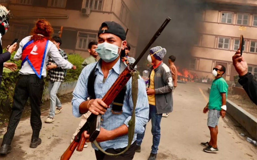 जेनजी आन्दोलनकारीले काठमाडौंबाट लुटेका पेस्तोल र गोलीसहित कैलालीबाट चार जना पक्राउ