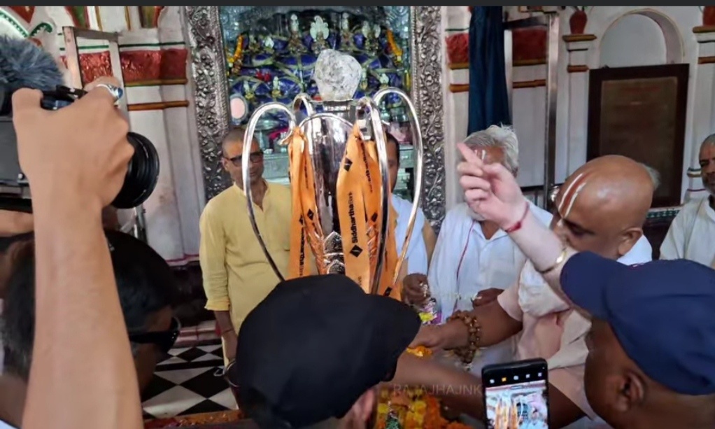 एनपिएल ट्रफीलाई जानकी मन्दिरमा पूजापाठ गरी नगर परिक्रमा गरियाे