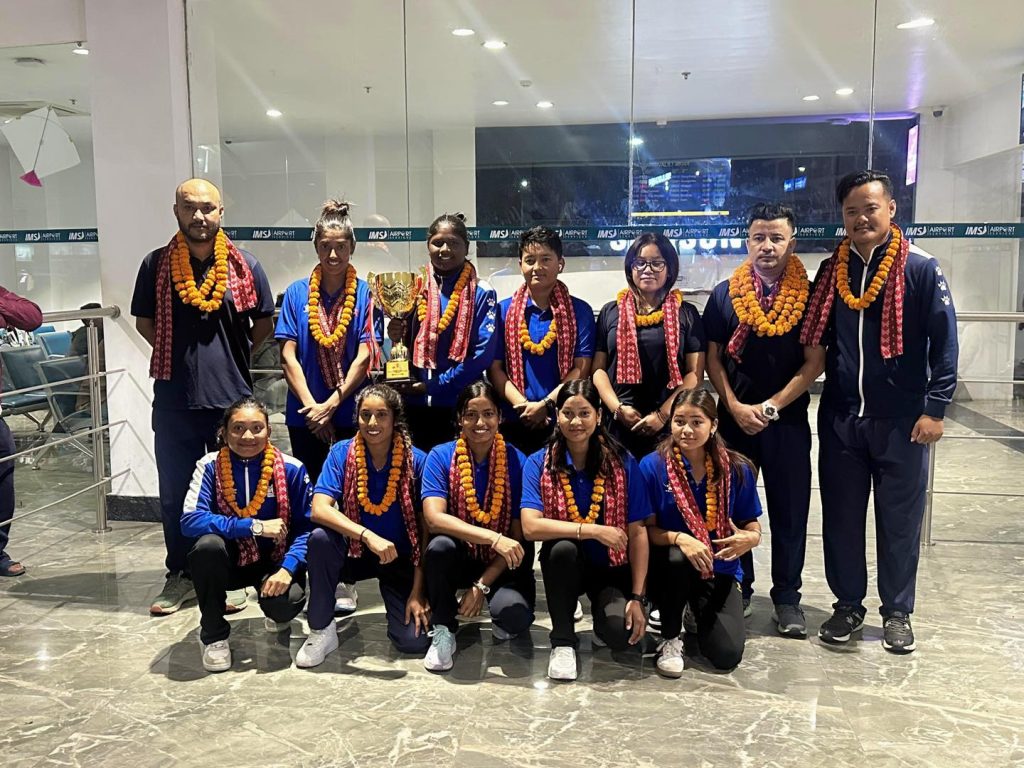 ट्रफीसहित नेपाली महिला टिम स्वेदश फिर्ता