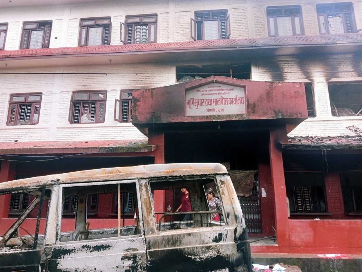 जेन-जी आन्दोलनमा २१ वटा मालपोत कार्यालयमा आगजनी : श्रेस्ता कायम गर्न ११ प्रकारका कागजपत्र चाहिने