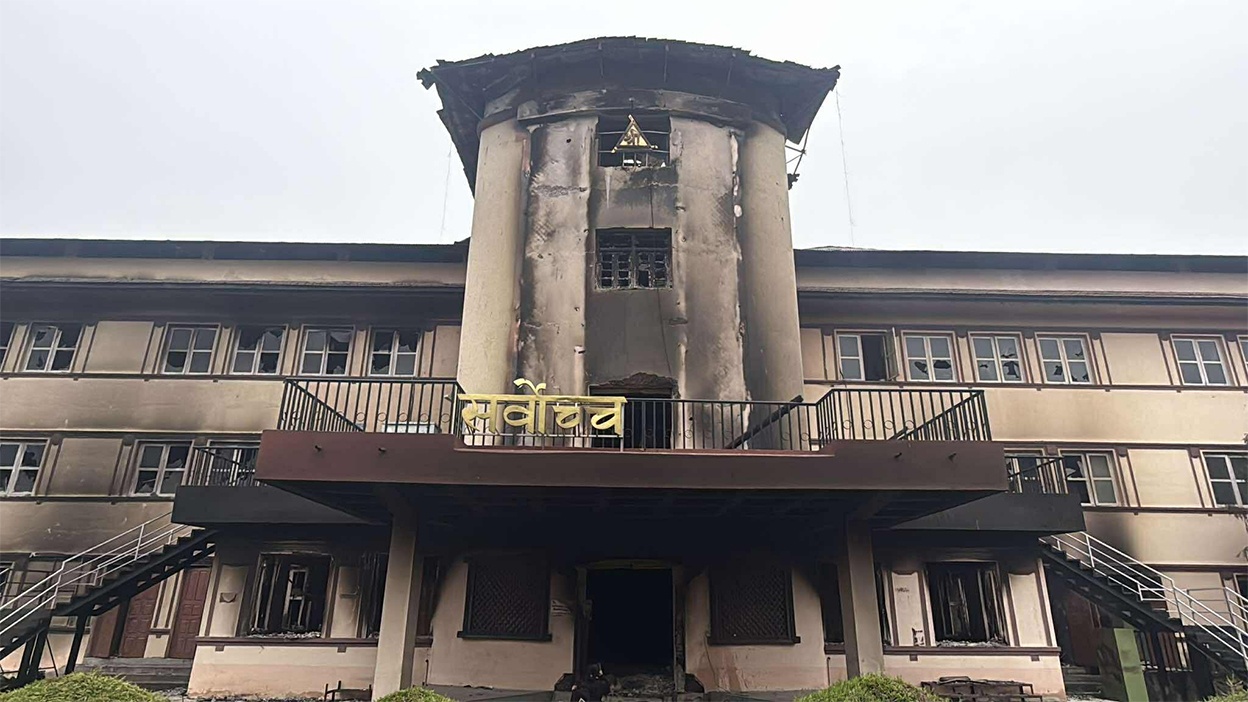 वरिष्ठ अधिवक्ता पोखरेलको माग: ‘यो सरकारले गर्ने कुनै पनि निर्णय गैरसंवैधानिक हुन्छ, अन्तरिम आदेश जारी होस्’