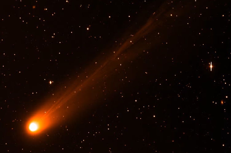 यस महिना पृथ्वीको नजिकबाट गुज्रिँदै दुई चम्किला पुच्छ्रेतारा, हेर्ने कसरी?