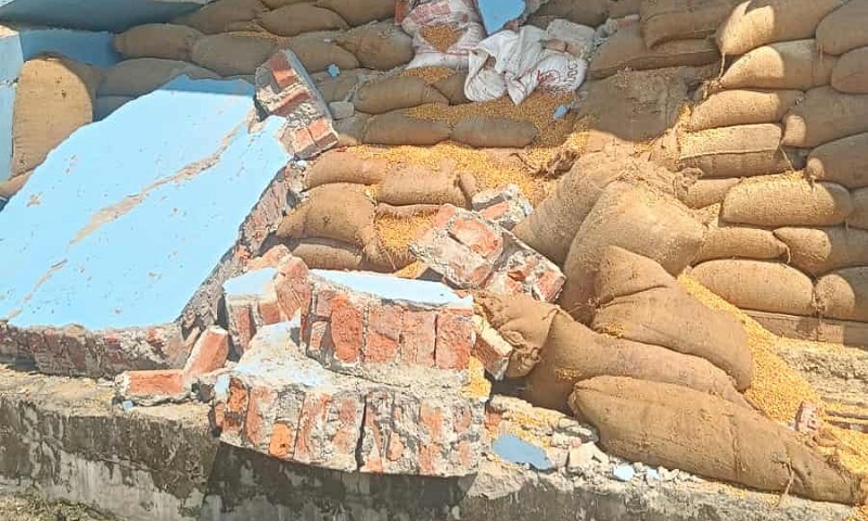 चितवनमा दाना उद्योगको पर्खाल भत्किँदा ३ कामदारको मृत्यु, २ घाइते