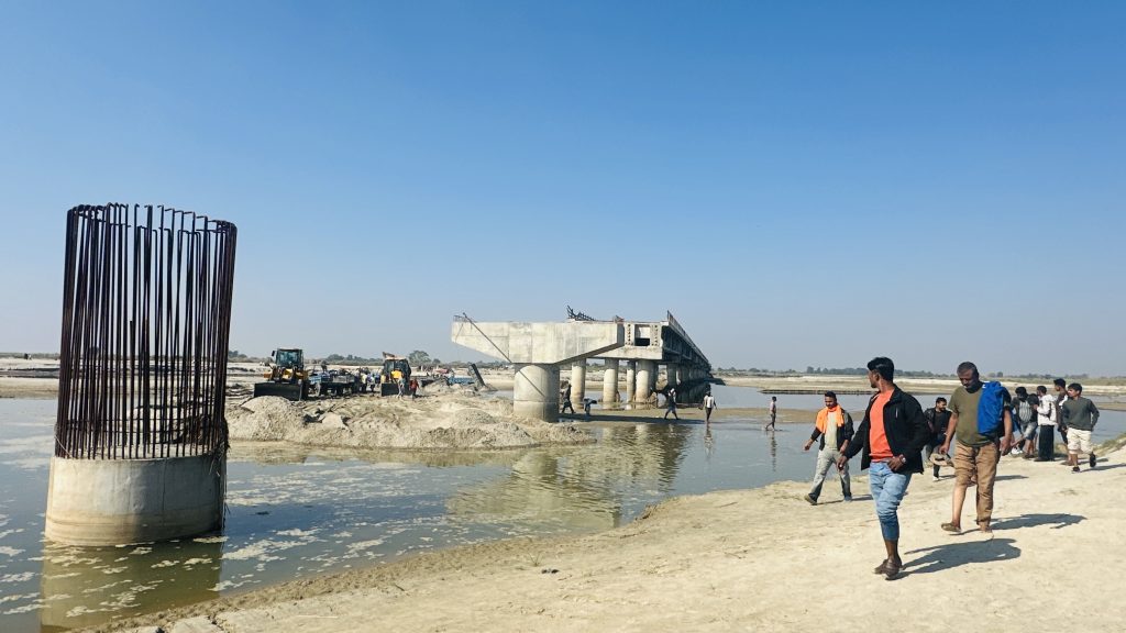 तीन महिनाभित्र कमला पुल सम्पन्न गर्ने निर्माण कम्पनीको प्रतिबद्धता