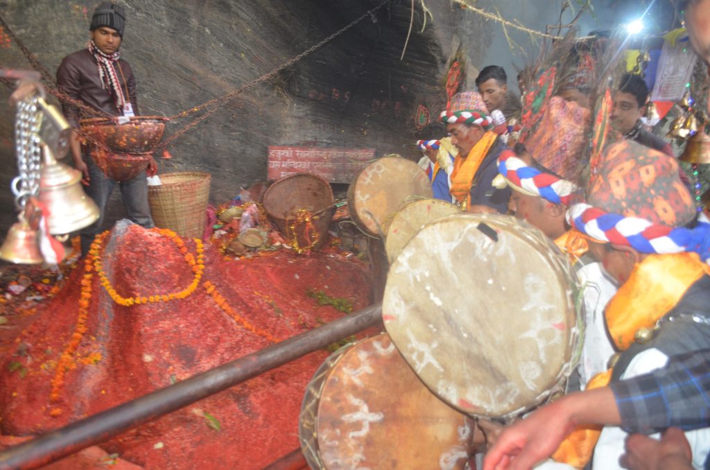 दुप्चेश्वर महादेव मन्दिरमा भक्तजनको घुइँचो