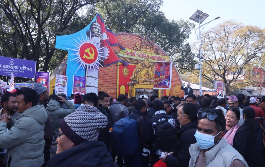 एमालेको राष्ट्रिय महाधिवेशन : मतदानमा ढिलाइ, विद्युतीय मेसिनमा नाम इन्ट्री गर्नै ४-५ घण्टा लाग्ने