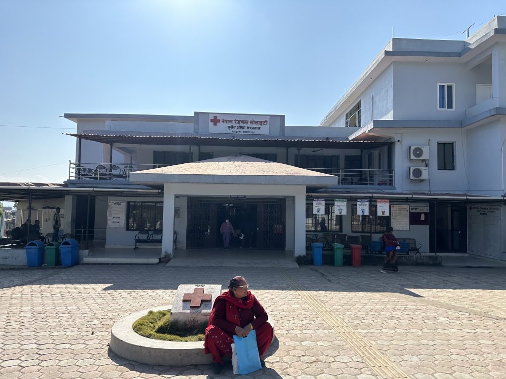 सुर्खेत आँखा अस्पतालमा सेवा विस्तारः बिरामीको चाप उच्च, स्थानको अभाव