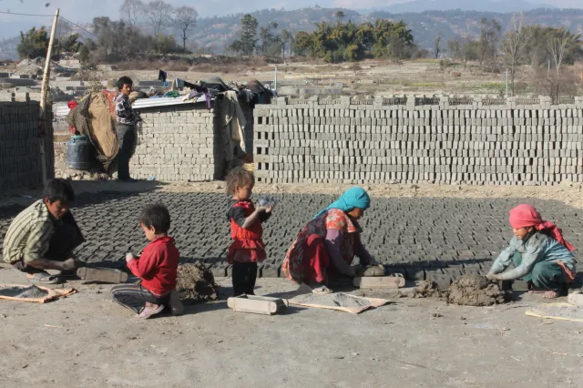इँटाभट्टामा दबिएका बाल सपना,  घोषणा गरिएको पाँच वर्षमा पनि मुक्त भएन बालश्रम 