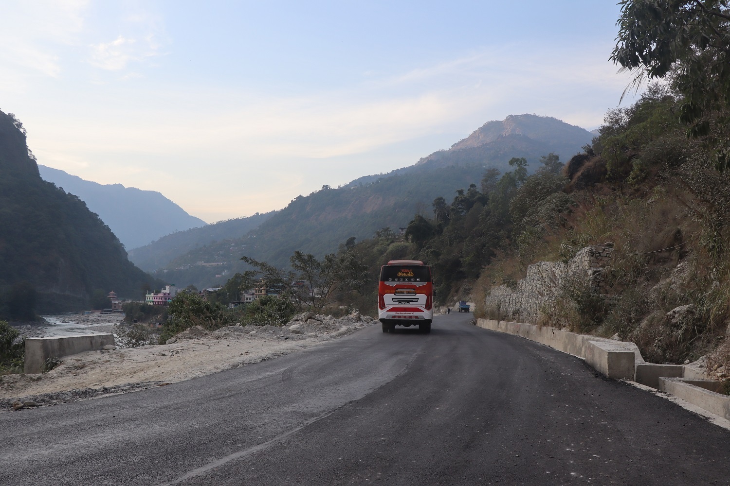मालढुङ्गा–बेनी सडक स्तरोन्नतिपछि यात्राअवधि छोटियो, आवतजावतमा सहज