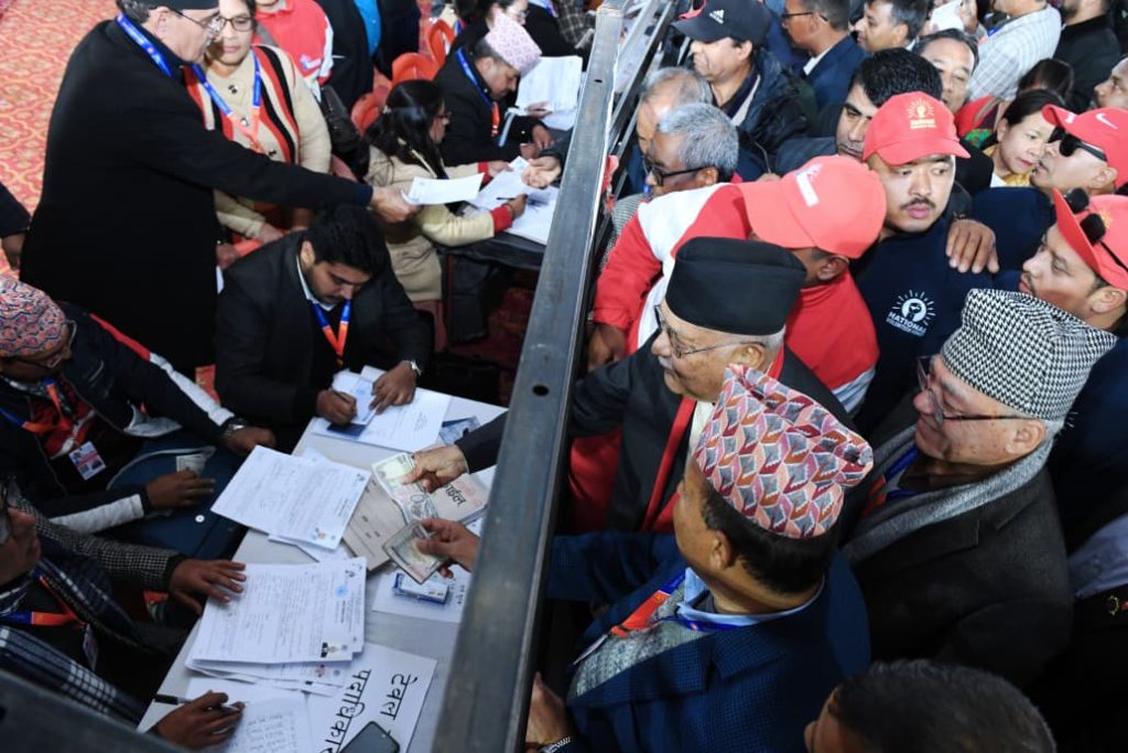 एमालेको नयाँ नेतृत्वका लागि आज मतदान, अध्यक्षमा ओली र पोखरेलबीच प्रतिस्पर्धा