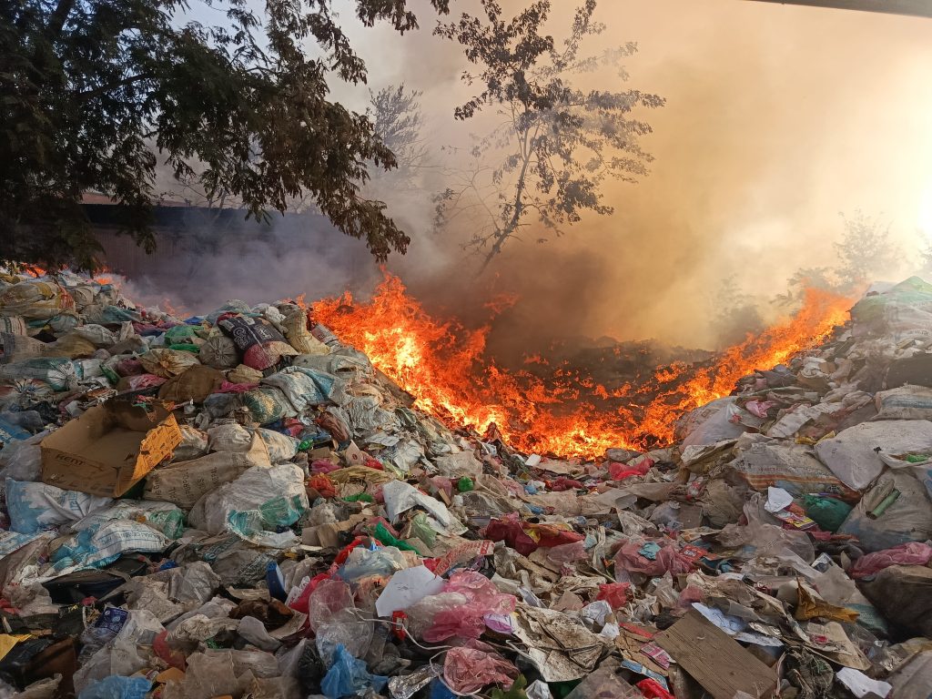 राप्तीमा फोहर व्यवस्थापन केन्द्रमा आगलागी, लाखाैंकाे क्षति