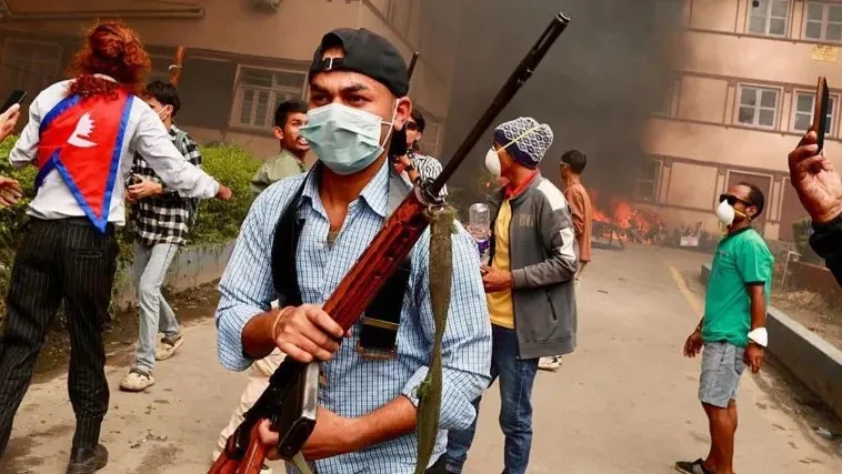 जेनजी आन्दोलनमा लुटिएका ७३३ हतियार बरामद : साढे पाँच सय अझै बेपता