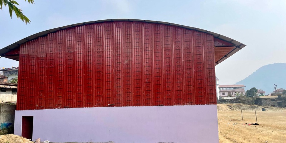 नगरपालिकाले निर्माण गरेको कभर्ड हल खेलकुद विकास समितिलाई हस्तान्तरण गरिँदै