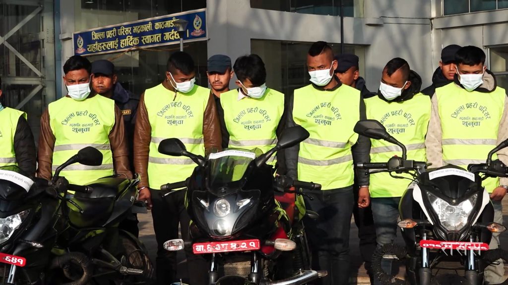 दिउँसो ट्याक्सी चलाउने, राति लुटपाट मच्चाउने १० जना गिरोहको यस्ताे थियाे गतिविधि