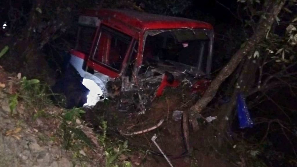 नगरकोटमा पिकनिक गएर फर्केको बस शंखरापुरमा दुर्घटना: ४ जनाको मृत्यु, मृतकको सङ्ख्या बढ्न सक्ने