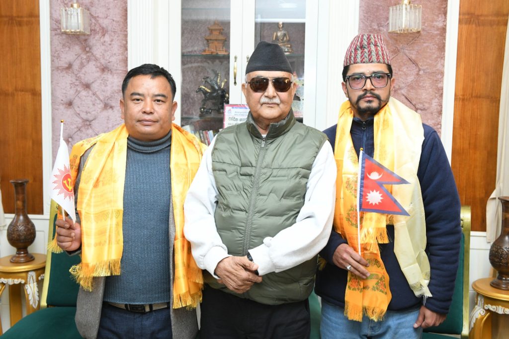 माओवादी केन्द्र काठमाडौँ महानगरका तत्कालीन अध्यक्ष लामा एमालेमा प्रवेश