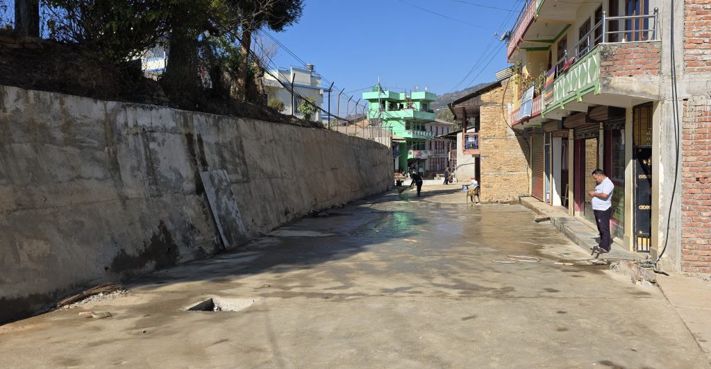 दिक्तेल बजारको सडक ढलान सम्पन्न : सौन्दर्यकरण सुरु