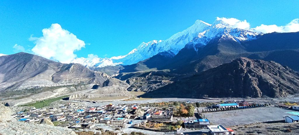 मुस्ताङमा तीन वर्षदेखि परेन हिउँ: स्याउ खेती र पर्यटन संकटमा, किसान चिन्तित