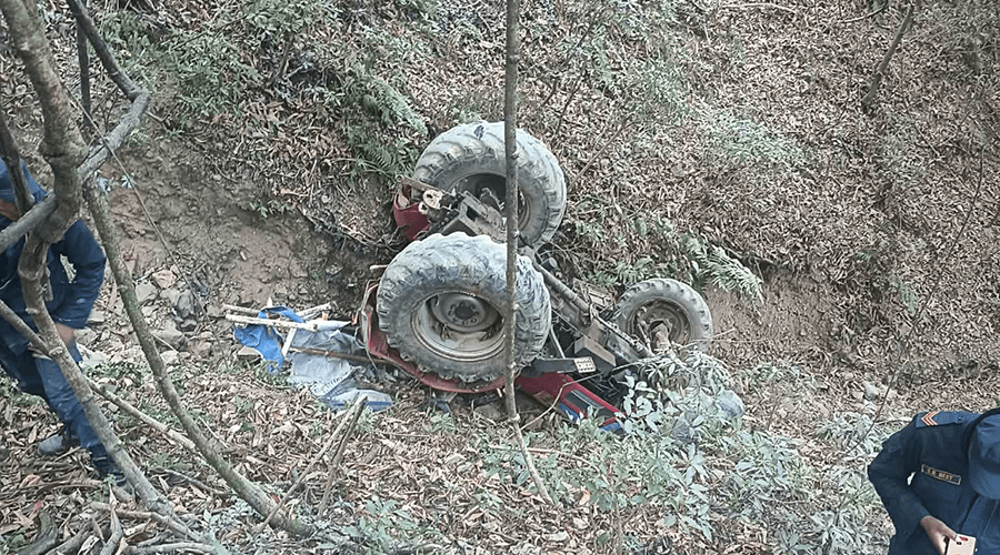 बैतडी ट्याक्टर दुर्घटना अपडेट: ज्यान गुमाउने चालकको पहिचान खुल्यो, ३ घाइतेको डडेल्धुरामा उपचार हुँदै