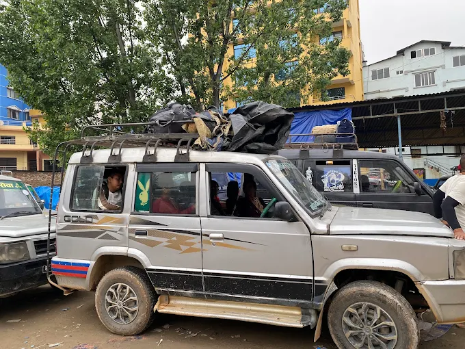 बल्खुका टिकट काउन्टरमा प्रहरीको छापा: लागुपदार्थ सेवन गर्ने सात कर्मचारी पक्राउ