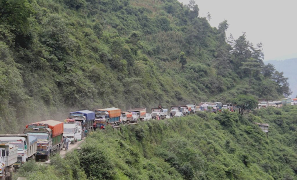 मुग्लिन–मलेखु सडक विस्तार सुस्त : ३ वर्षमा ३७ प्रतिशत मात्र काम, म्याद सकिएपछि ६ महिना थप