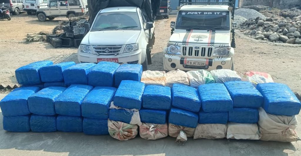 धरानमा दुई गाडीबाट ९५५ किलो गाँजा बरामद, दुई चालक पक्राउ