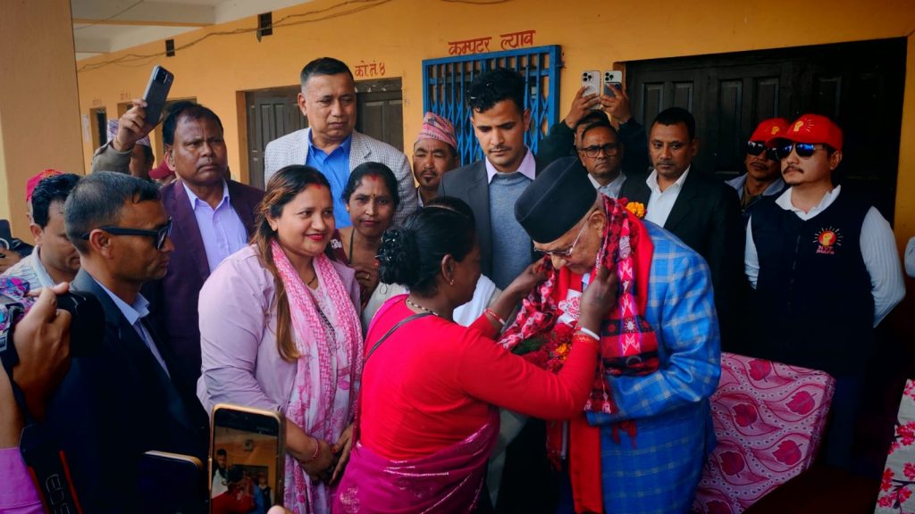 एमाले अध्यक्ष ओली निर्वाचन क्षेत्रमै केन्द्रित: आज पुनः झापा आउँदै, टोल–टोलमा पुगेर मतदाता भेट्ने