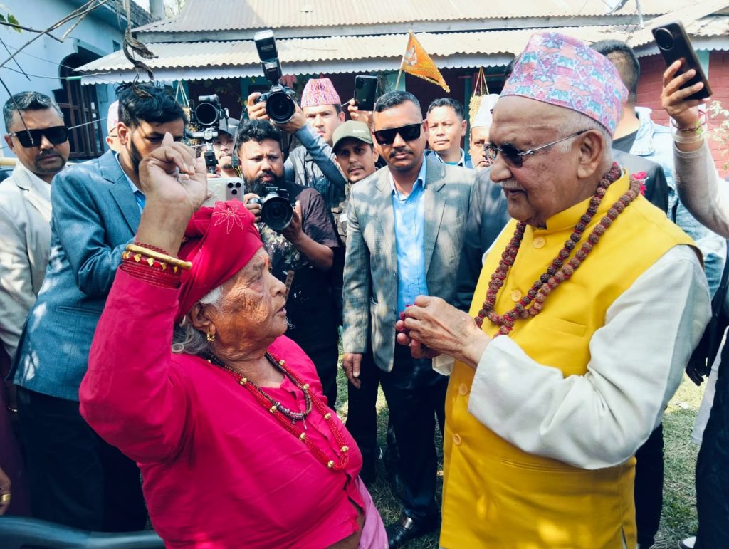 अध्यक्ष ओलीसमक्ष झापाका मतदाताको माग– ‘सिँचाइ सुविधा र विराट बुद्धमूर्ति’