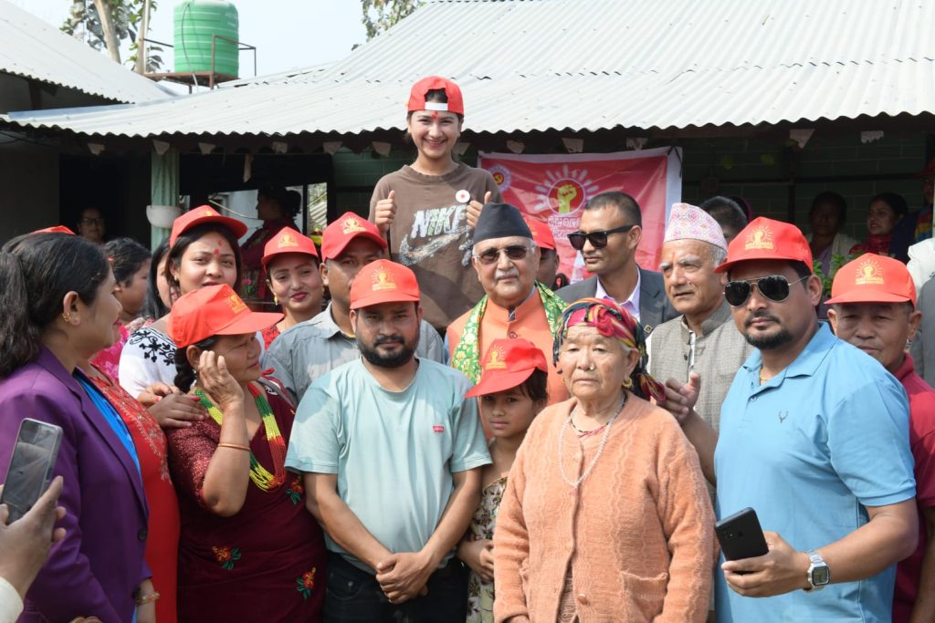 झापा–५ मा रास्वपासहित विभिन्न दल परित्याग गरी साढे तीन सयभन्दा बढी कार्यकर्ता एमालेमा प्रवेश