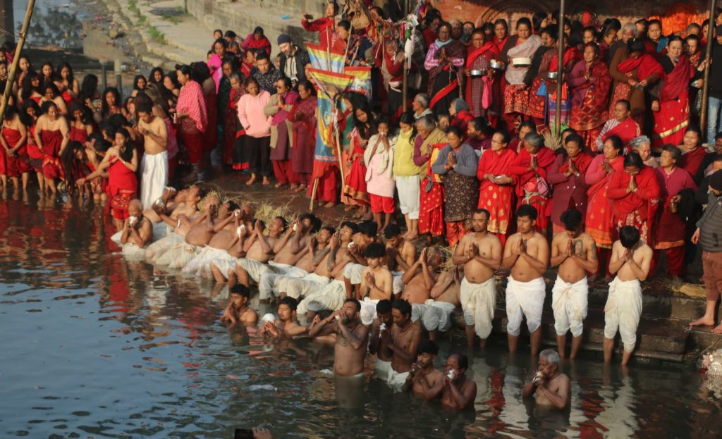 भक्तपुरको हनुमानघाटमा एकमहिने माधवनारायण मेला सम्पन्न, ३५ जनाले गरे कठिन व्रत